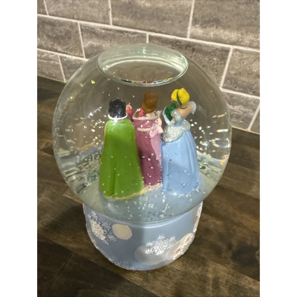 Enesco Disney Princess Musical Snow Globe Plays 